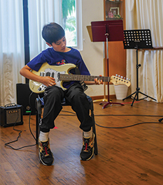 MSM Students Learning Guitar Lessons
